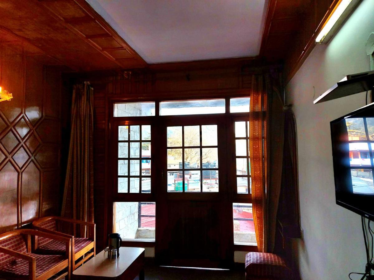 Goroomgo Radha Continental Nainital Extérieur photo